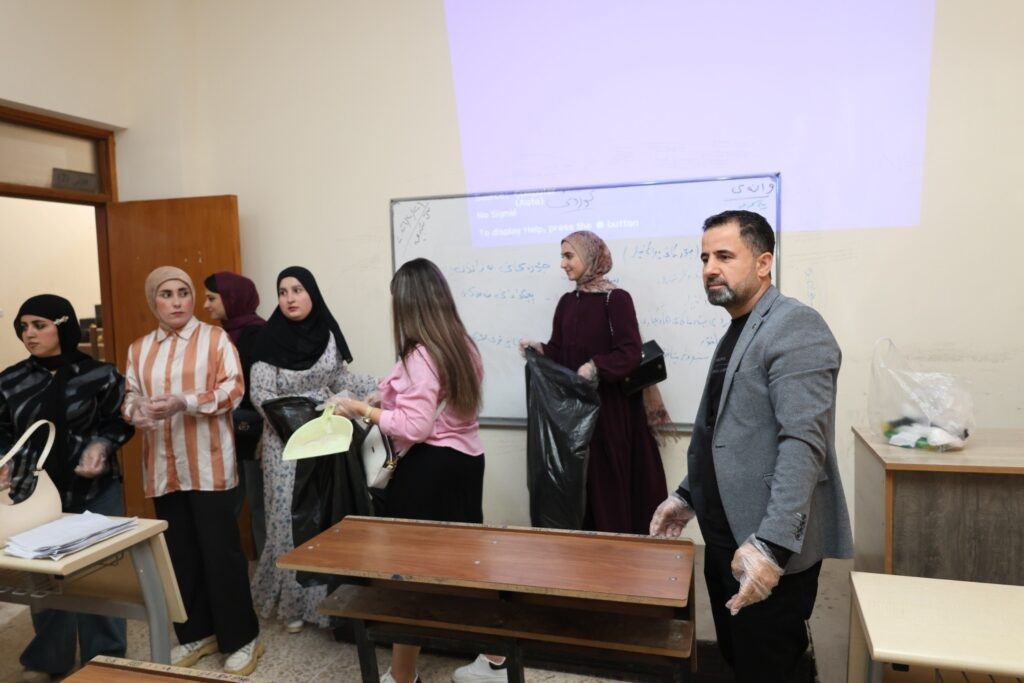 قوتابييان ژينگەی کۆلێژ پاک ڕادەگرن