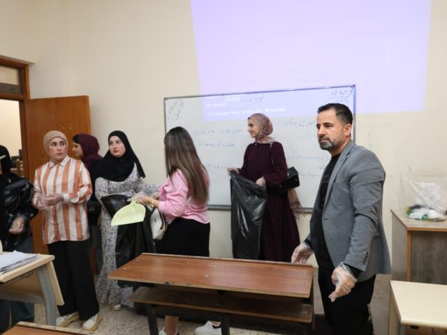 قوتابييان ژينگەی کۆلێژ پاک ڕادەگرن